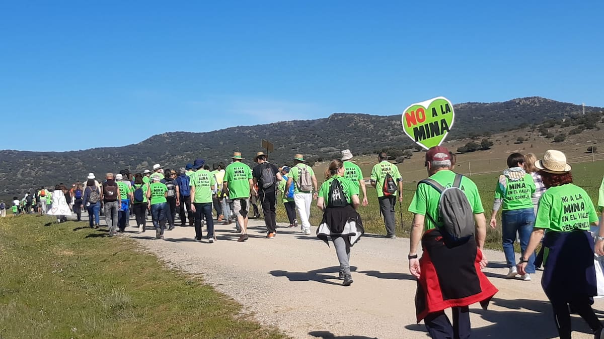La marcha contra las minas a cielo abierto en el Valle del Corneja reunió a más de medio millar de personas