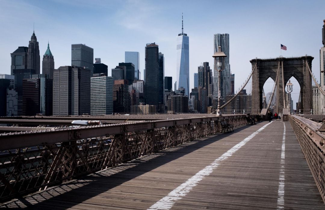 El Puente de Brooklyn sin viandantes ni coches ante la situación que vive la ciudad de Nueva York, que se sitúa ya como epicentro de la pandemia con más de 10.000 personas infectadas. 