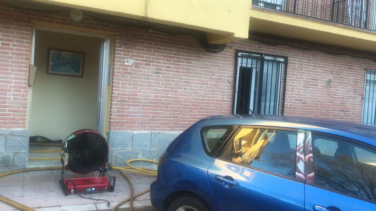 El incendio en una cocina obliga a desalojar un edificio en Vía Roma