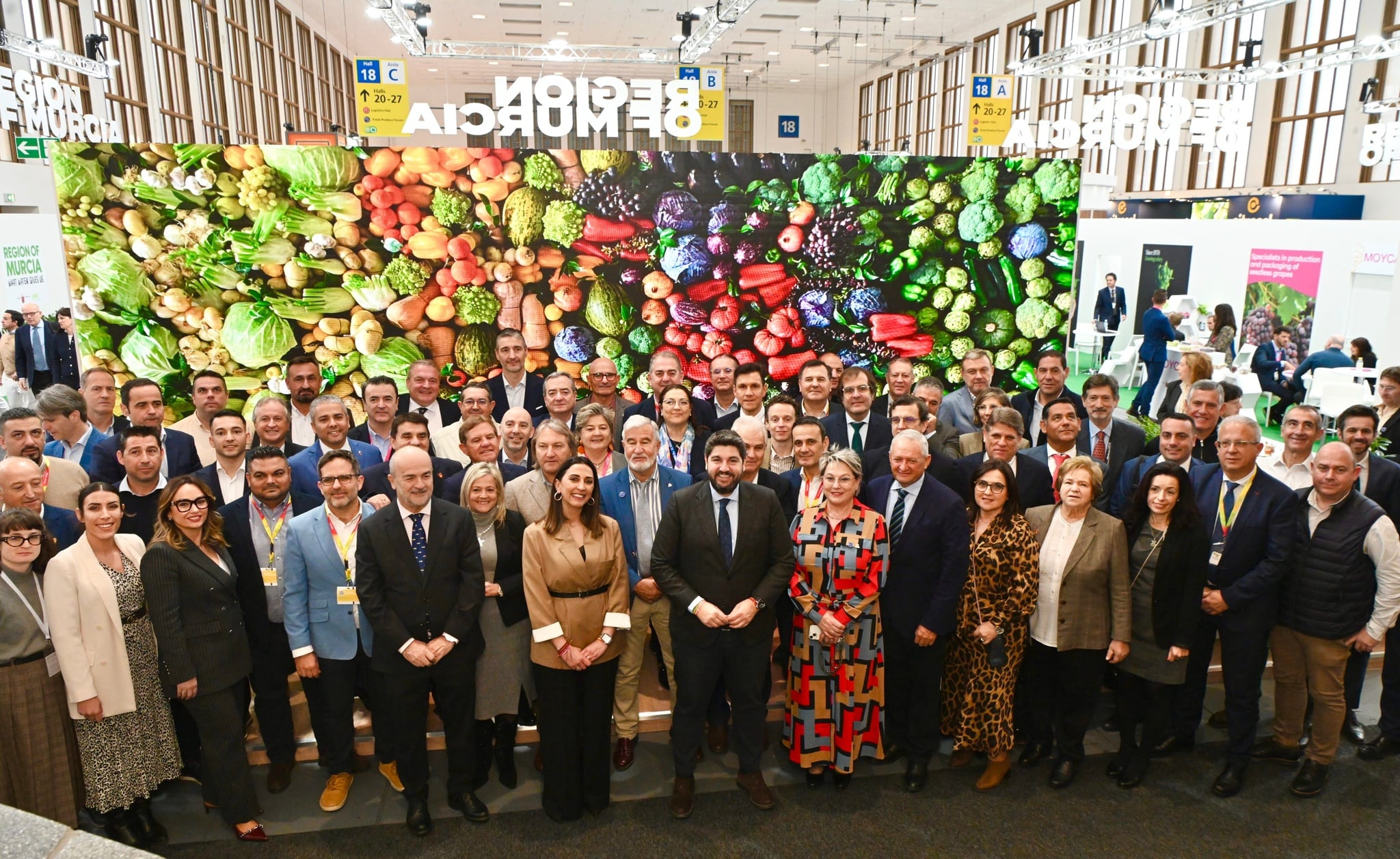 Fernando López Miras visita el stand de la Región de Murcia en Fruit Logística 2025