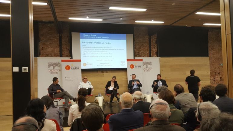 Participantes en el coloquio organizado por el REal Instituto Elcano  y la fundación botín para analizar el panorama político en Francia cara  a las elecciones presidenciales de este domingo