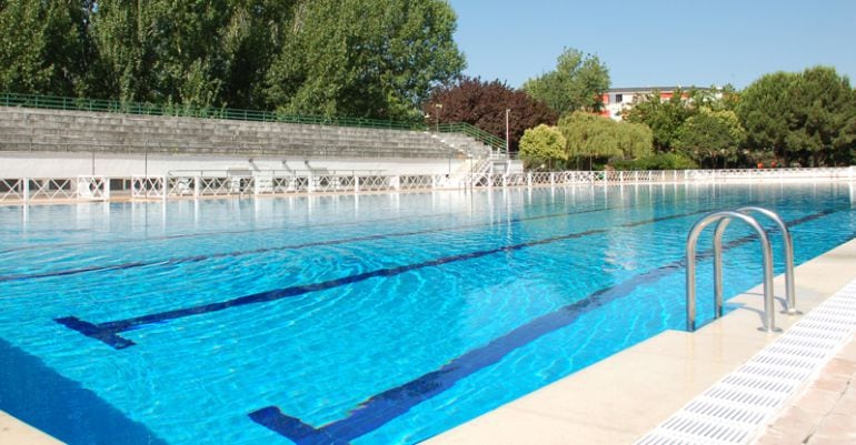 La fotografía no corresponde a la piscina municipal de Xilxes, es una imagen de archivo