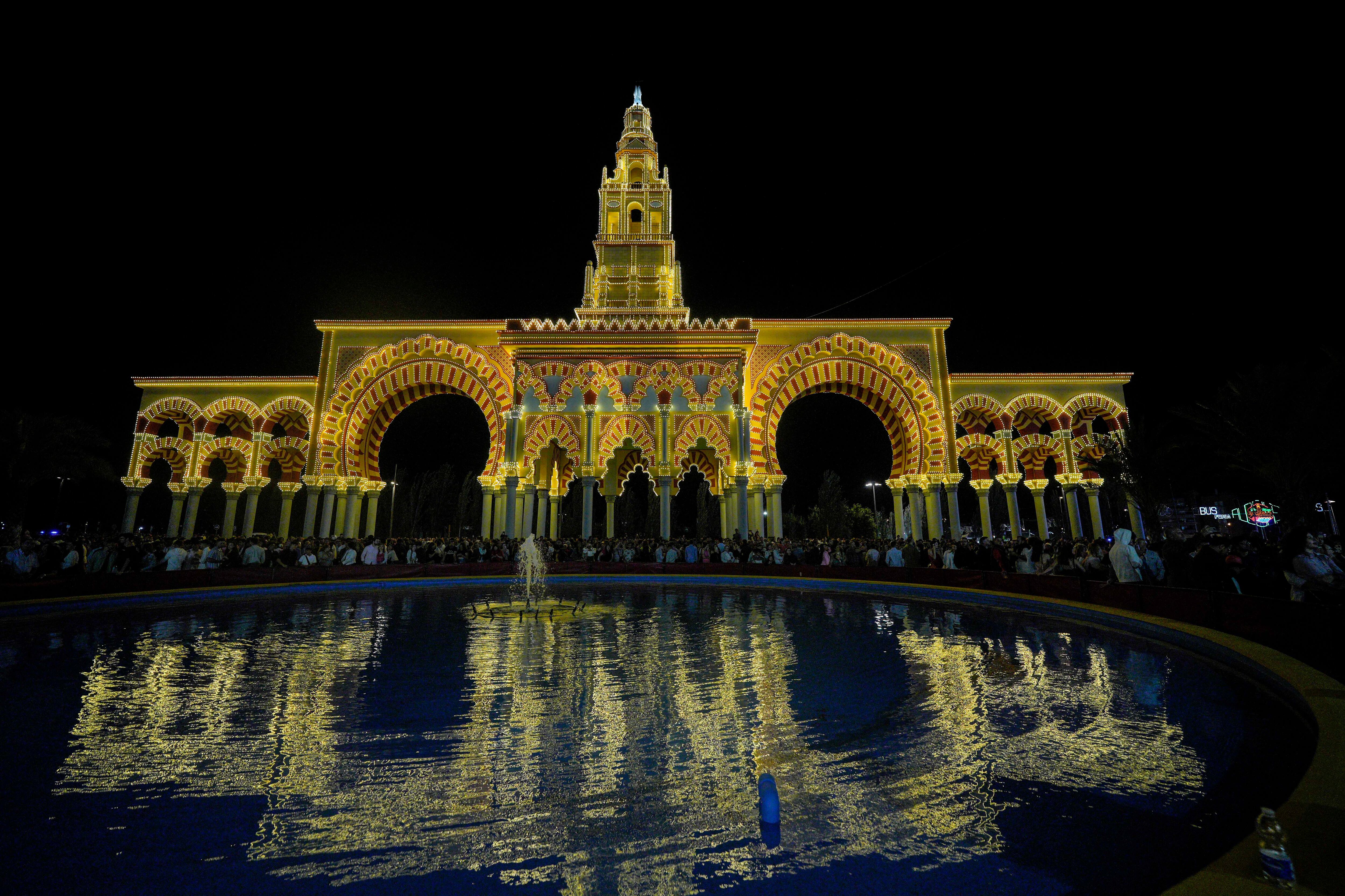 CORDOBA, 20/05/2023.- Vista de la inaguración de la Feria de Nuestra Señora de la Salud, esta madrugada del sábadoen Córdoba.- EFE/ Rafa Alcaide
