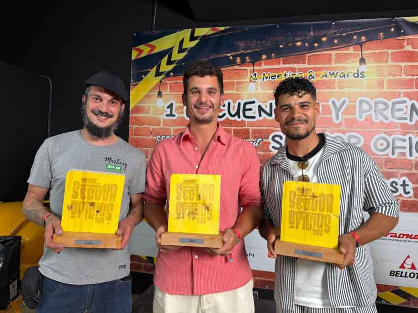 Los gallegos Joel Martínez (Mejor Carpintero); Rubén Baz (Mejor Montador) y Eduardo Figueiredo (Mejor Perfil Revelación), premiados en la Gala del Sector de Oficios