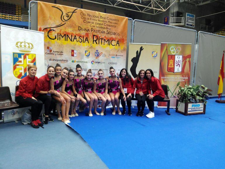 Equipo infantil do Pavillón Ourense, na Copa de España. O conxunto ourensán, destacaba nesta Copa