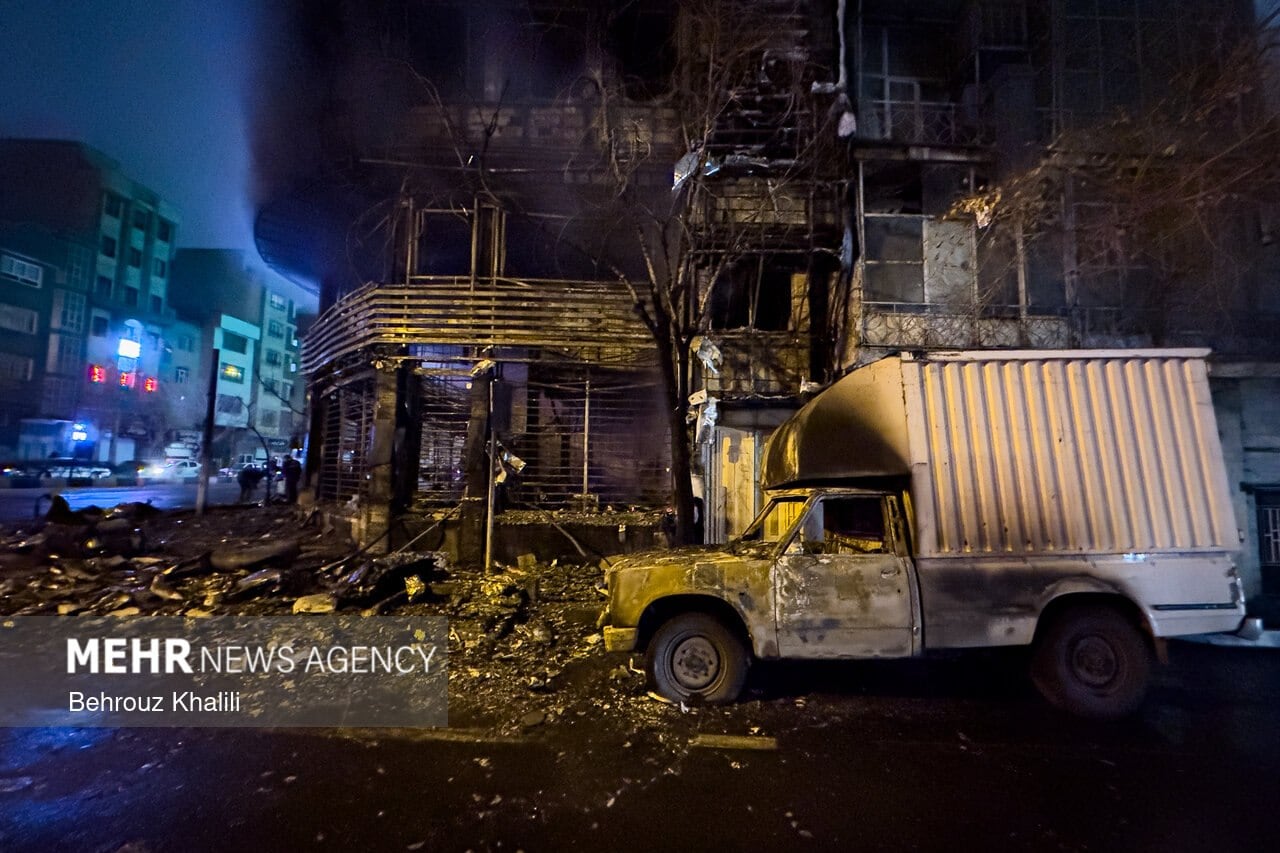 Imagen facilitada por la agencia progubernamental iraní MEHR que muestra los destrozos en un edificio de Teherán como consecuencia de las protestas contra el régimen.