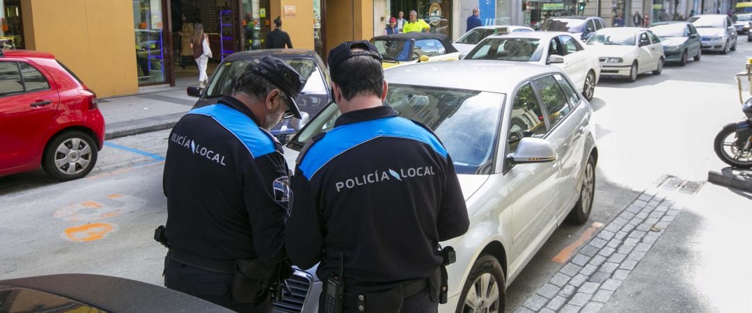 La Policía Local inicia la campaña contra el mal aparcamiento