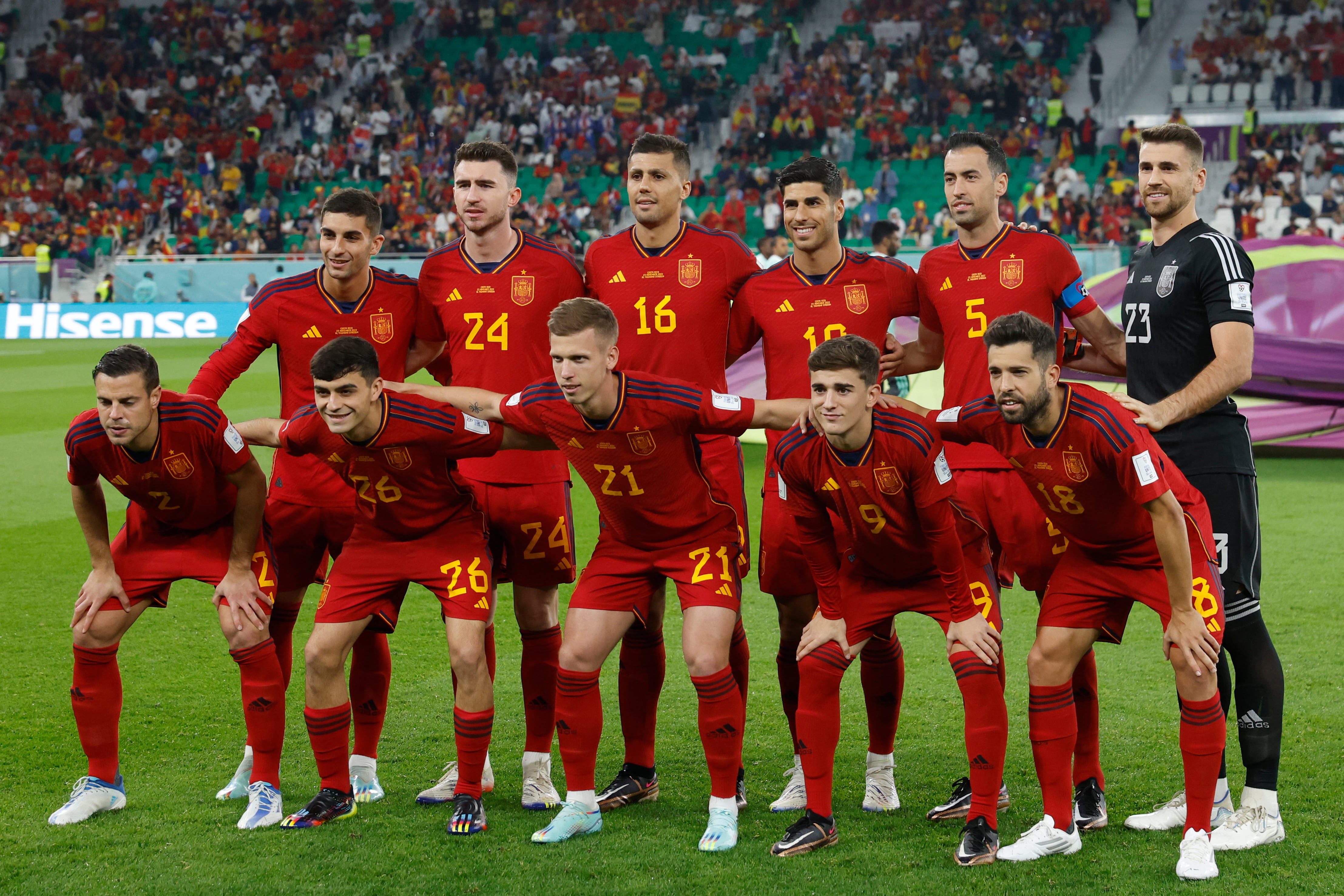 Jugadores de España posan antes de iniciarse su primer partido de la fase de grupos del Mundial de Fútbol Qatar 2022