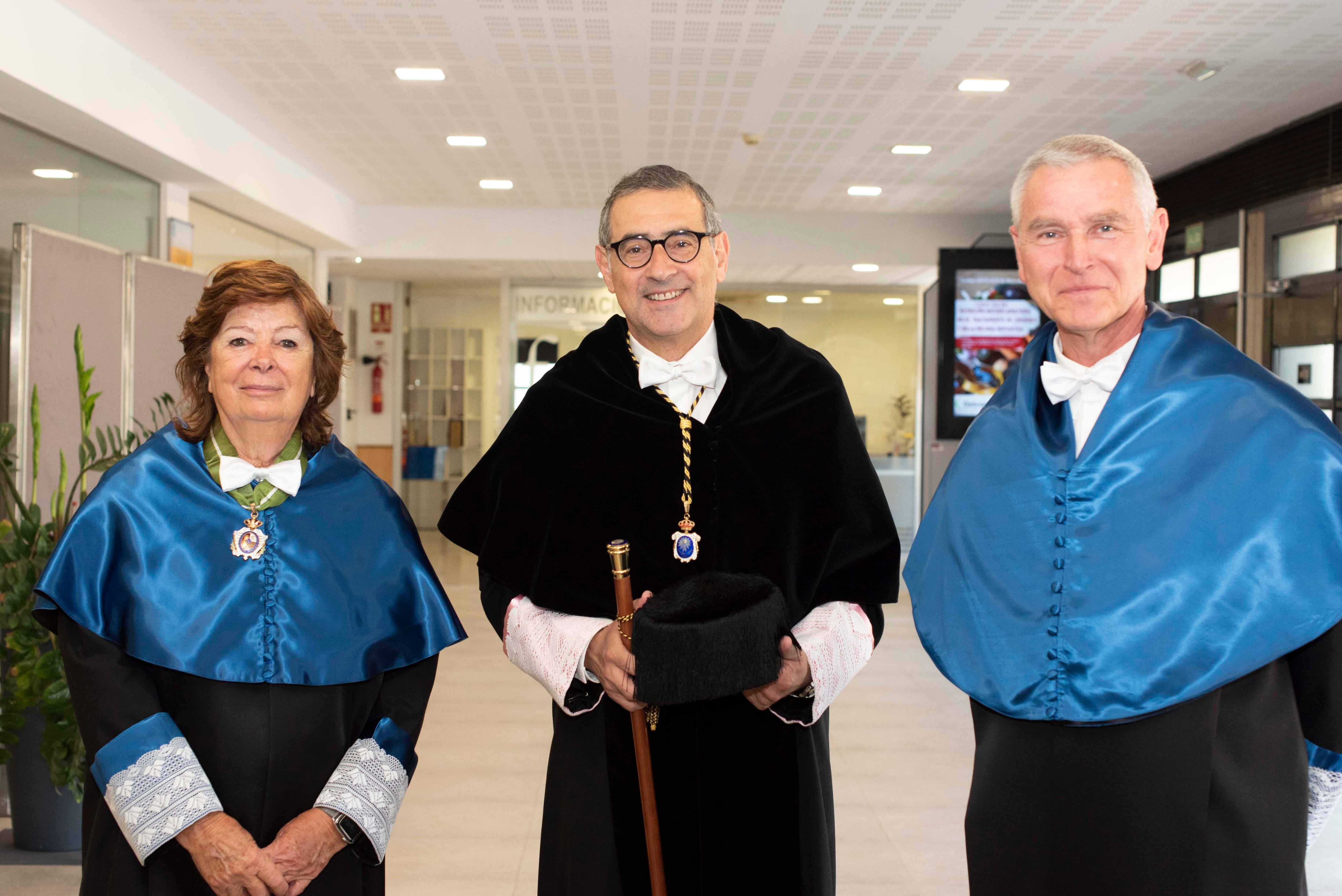 La Universidad de Murcia recibe en su claustro de honor a los químicos María Vallet y Rainer Streubel