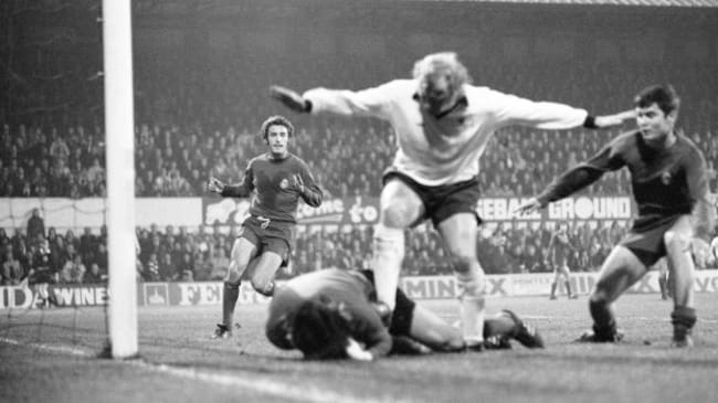 Imagen de un partido entre el Derby County y el Real Madrid