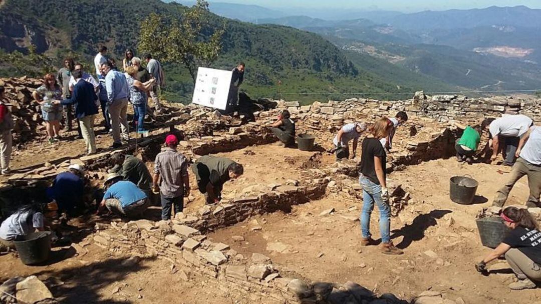 Imagen de archivo de un campo de trabajo en el castro de la Peña del Hombre