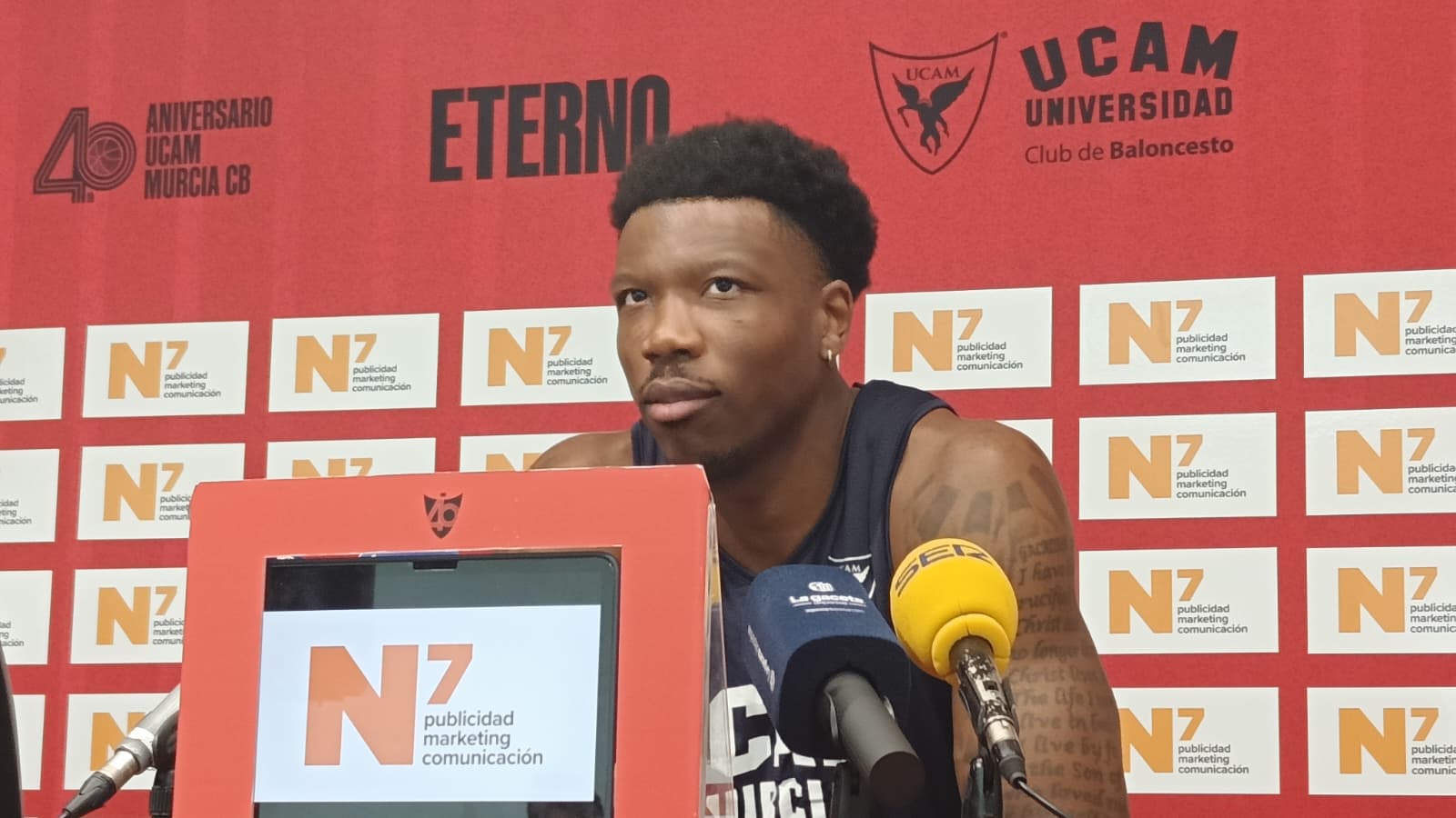 Devontae Cacok en la sala de prensa del Palacio