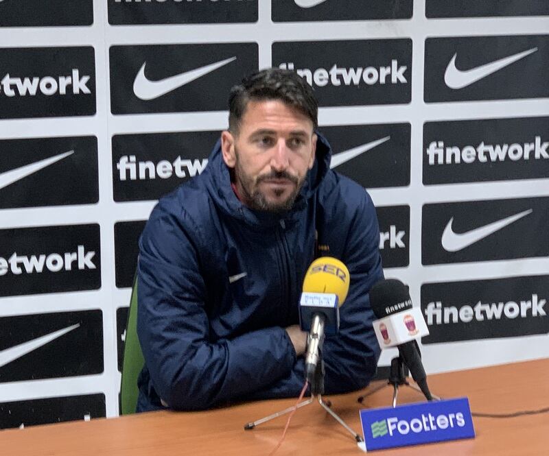 Fernando Pajarero seguirá comandando el centro de la defensa del Eldense