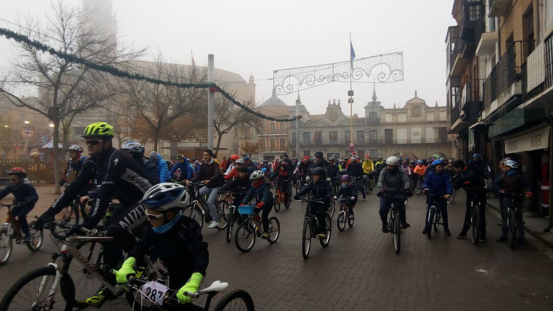 Salida de la Marcha Ciclista del Cochinillo celebrada en Medina del Campo