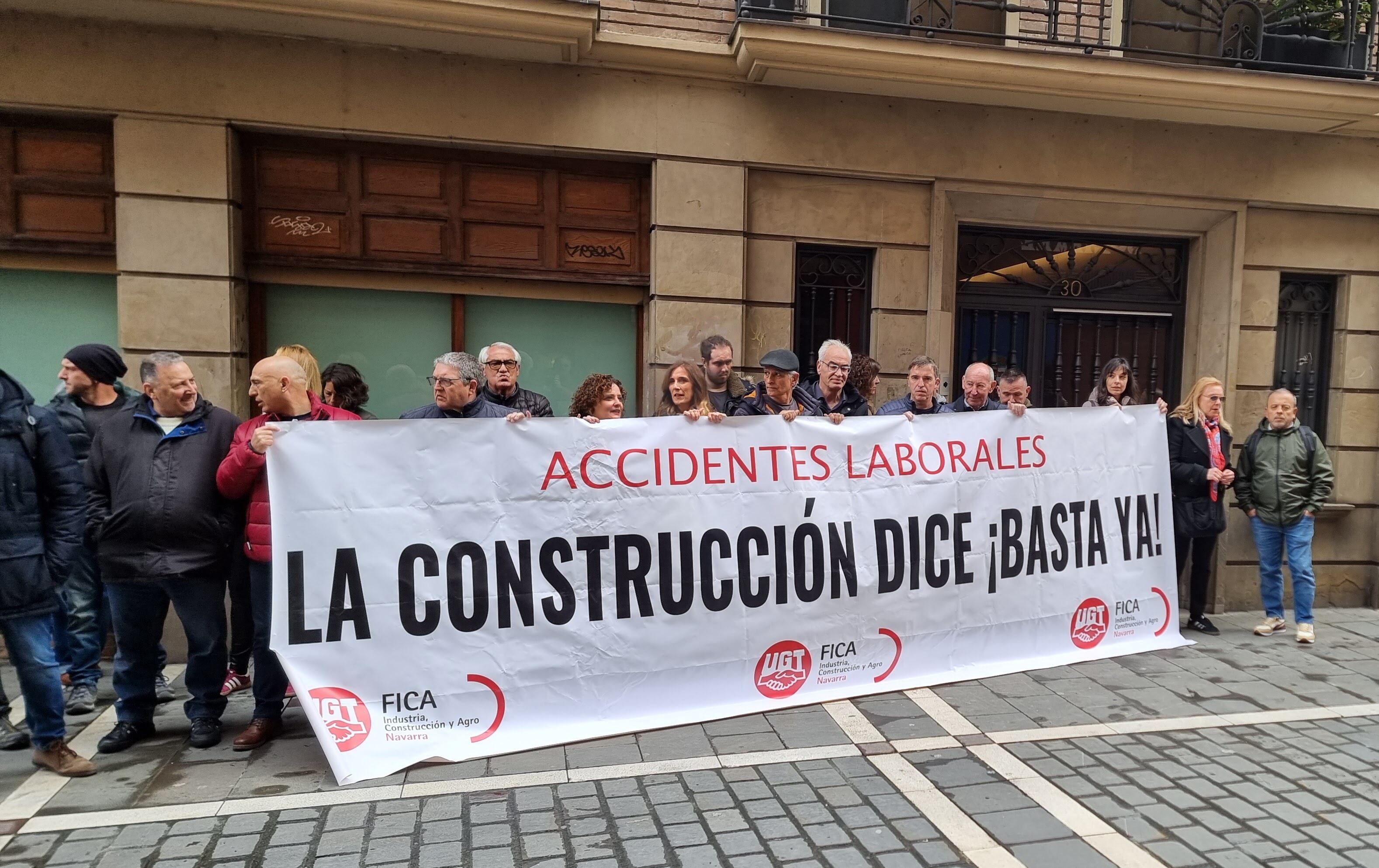 Concentración de UGT a las puertas del Tribunal Laboral de Navarra