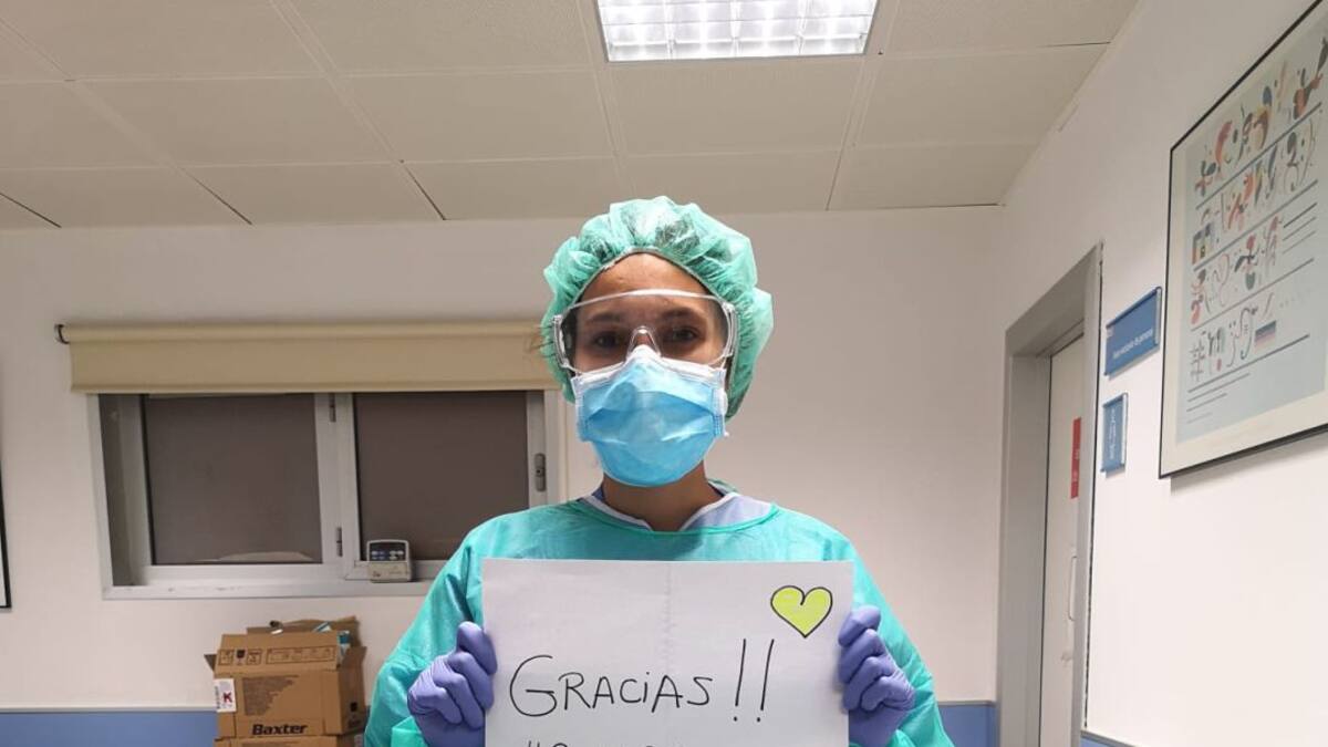 Alba Batista, enfermera: " Tuve que comprar ropa de pesca para protegerme"