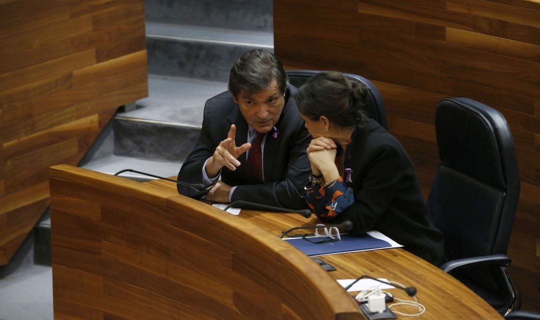 El presidente del Principado, que ha asistido al debate en la Junta, les advirtió en su día a los proponentes &quot;conmigo no cuenten&quot; (para la cooficialidad).