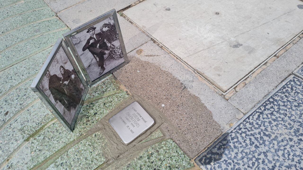 Imagen de archivo de una de las &#039;piedras de la memoria&#039; que ha instalado el Govern