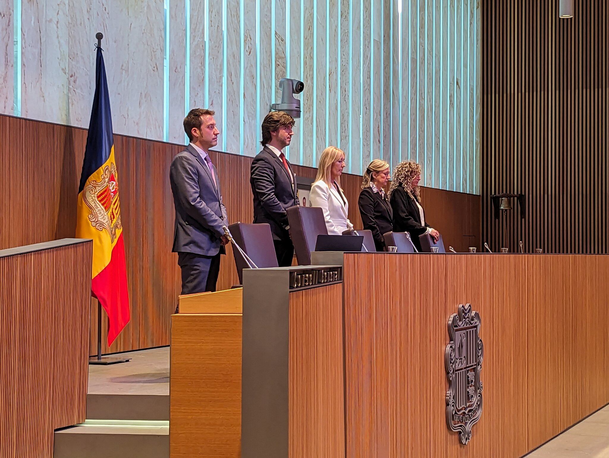 Un instant al Consell General durant el minut de silenci guardat per la mort de l'excap de Govern, Toni Martí.