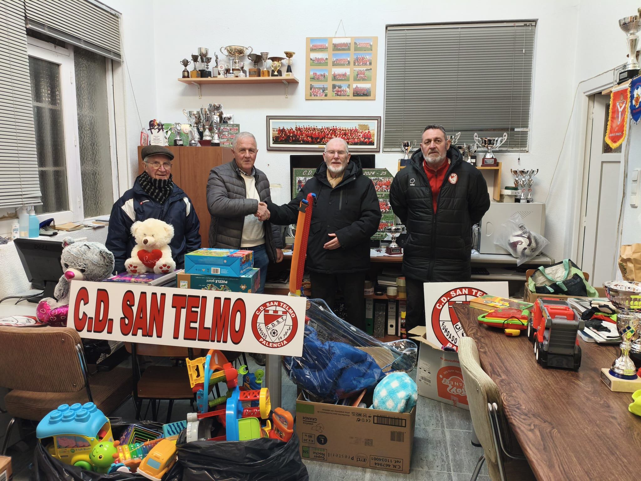 Entrega del material solidario