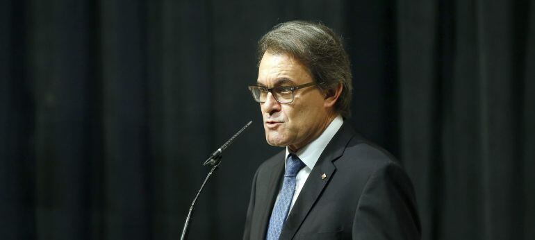 GRA219. BARCELONA 22/06/2015.- El presidente de la Generalitat, Artur Mas, ha señalado hoy que el nuevo Govern plenamente convergente que ha conformado tras la salida de Unió está "cien por cien cohesionado" con el objetivo del "sí-sí" (a favor de la independencia), que defenderá "sin complejos ni pesadumbres". EFE/ Andreu Dalmau