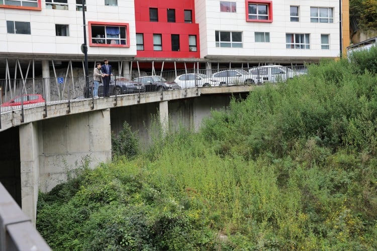 Visita de les autoritats comunals el passat mes d&#039;octubre als terrenys de Terravella on la corporació projecta un edifici d&#039;habitatge públic