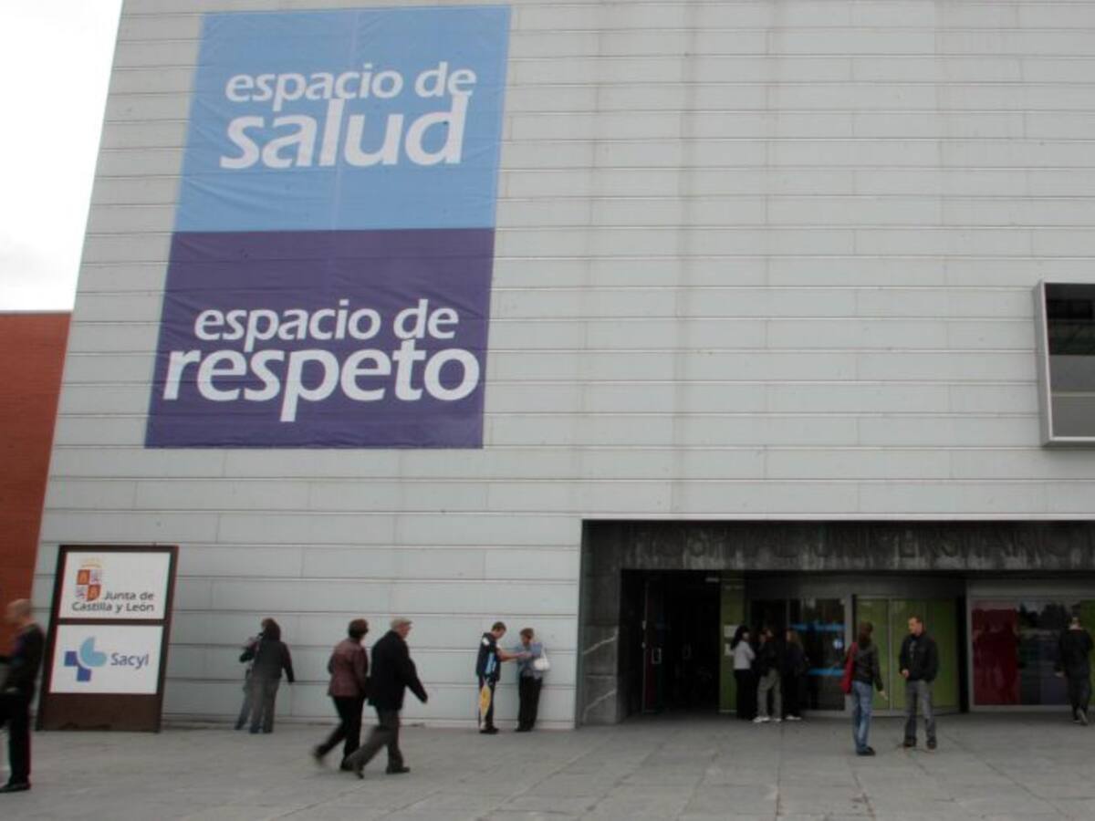 Padres de niños con diabetes piden a la Junta que no traslade a la especialista de sus hijos