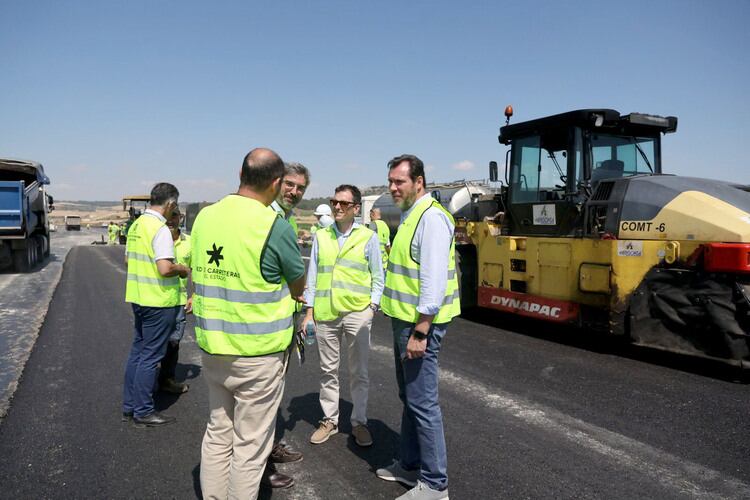 El ministro de Transportes y Movilidad Sostenible, Óscar Puente, visitó hace meses las obras de la Autovía del Duero, en los tramos vallisoletanos