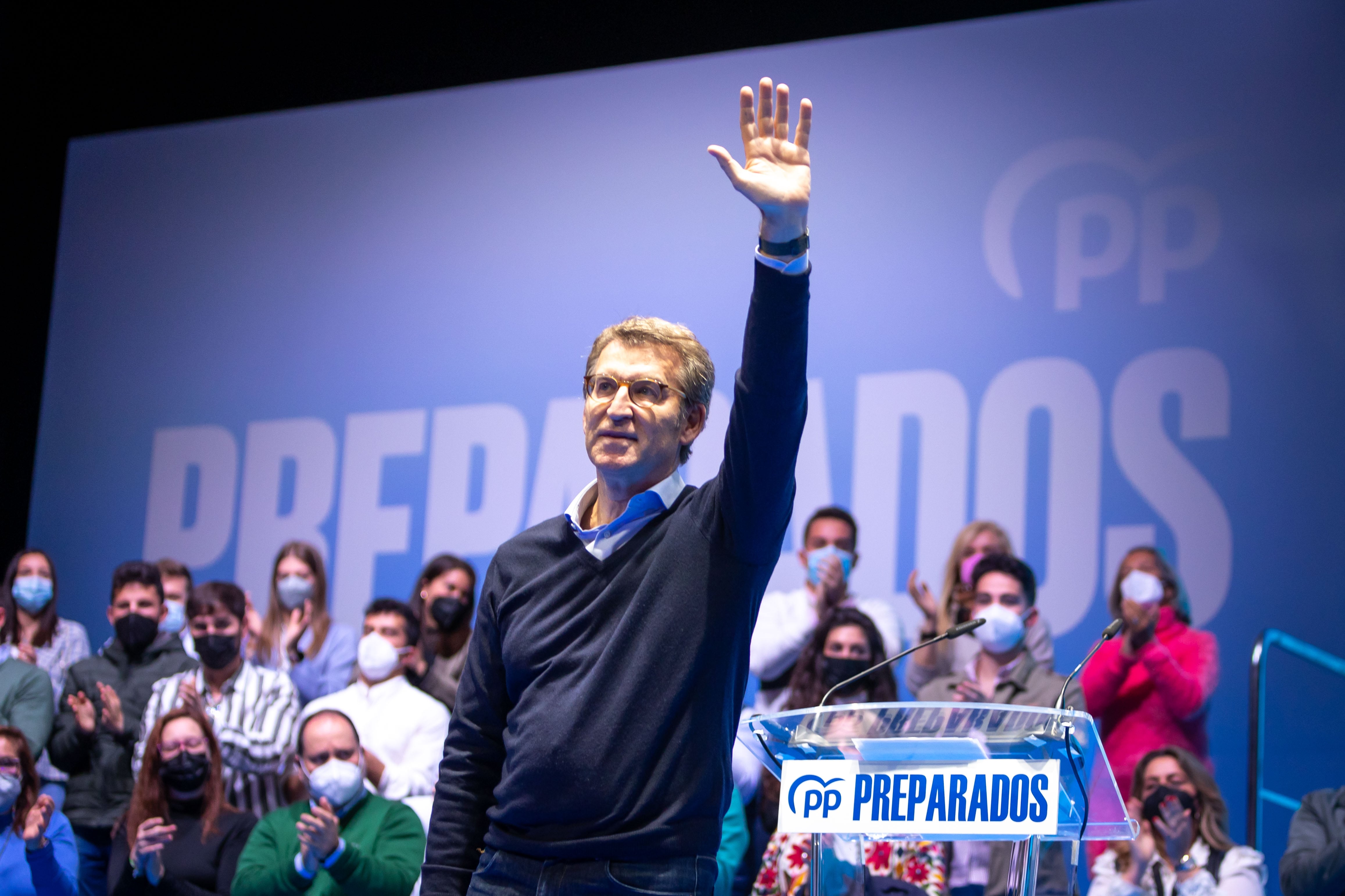MÉRIDA, 20/02/2022.- El candidato a la presidencia del Partido Popular, Alberto Núñez Feijóo, durante el acto celebrado este domingo en Mérida. EFE/Jero Morales