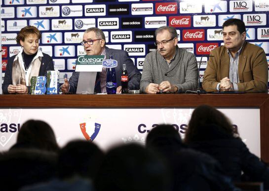 El presidente de Osasuna, Luis Sabalza, ha reconocido en rueda de prensa que la pasada temporada se produjo la retirada de dinero en efectivo por importe total de unos 1,5 millones de euros, aunque no le consta que el club haya intervenido en la compra de