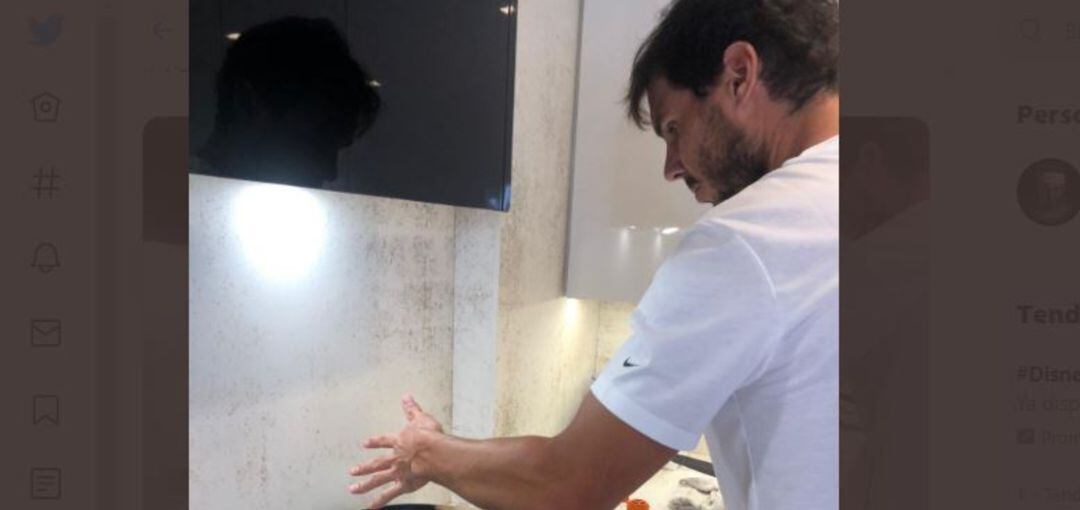 La imagen que Rafa Nadal ha publicado preparando la comida en su casa.