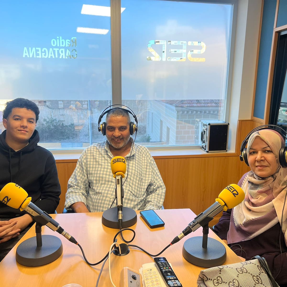 Tortilla de patatas y tajín para romper el ayuno en una casa del barrio Virgen de la Caridad