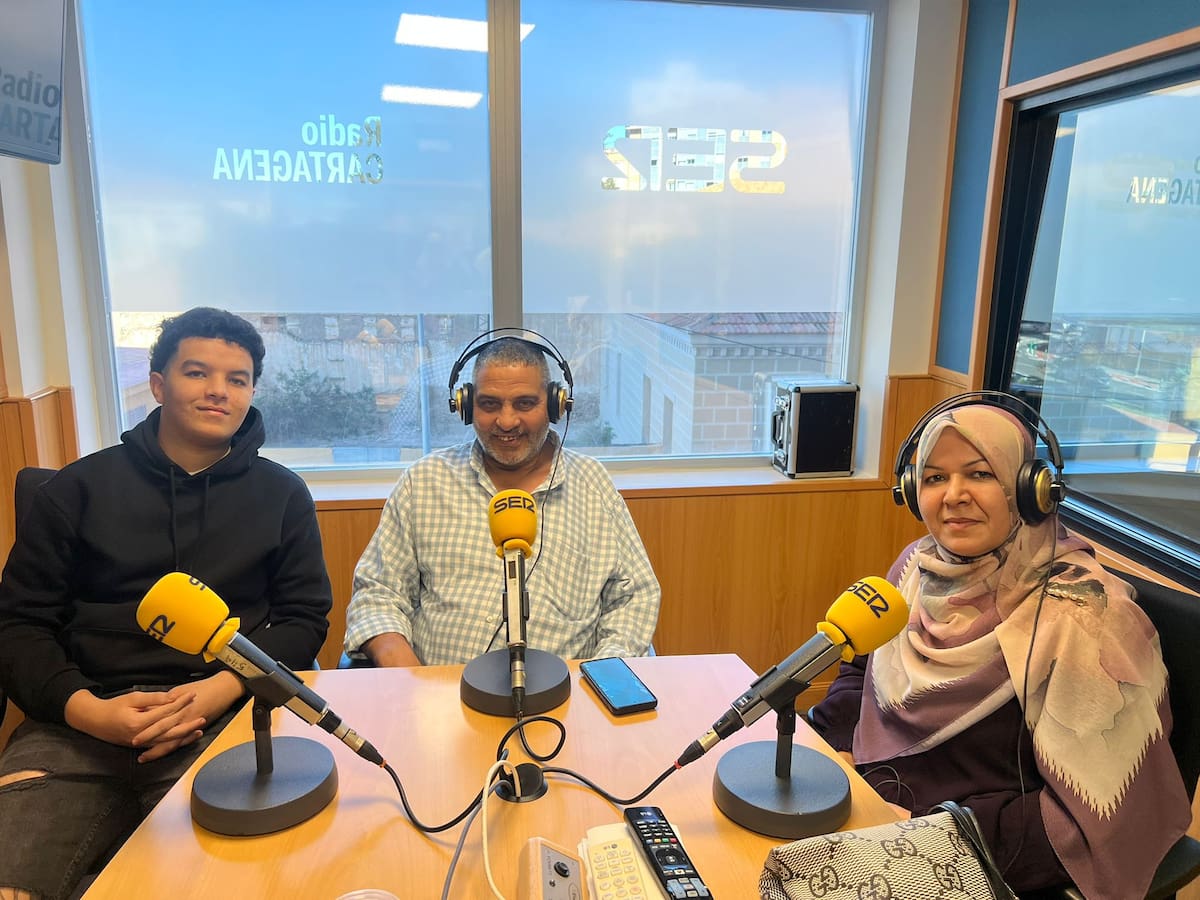 Tortilla de patatas y tajín para romper el ayuno en una casa del barrio Virgen de la Caridad