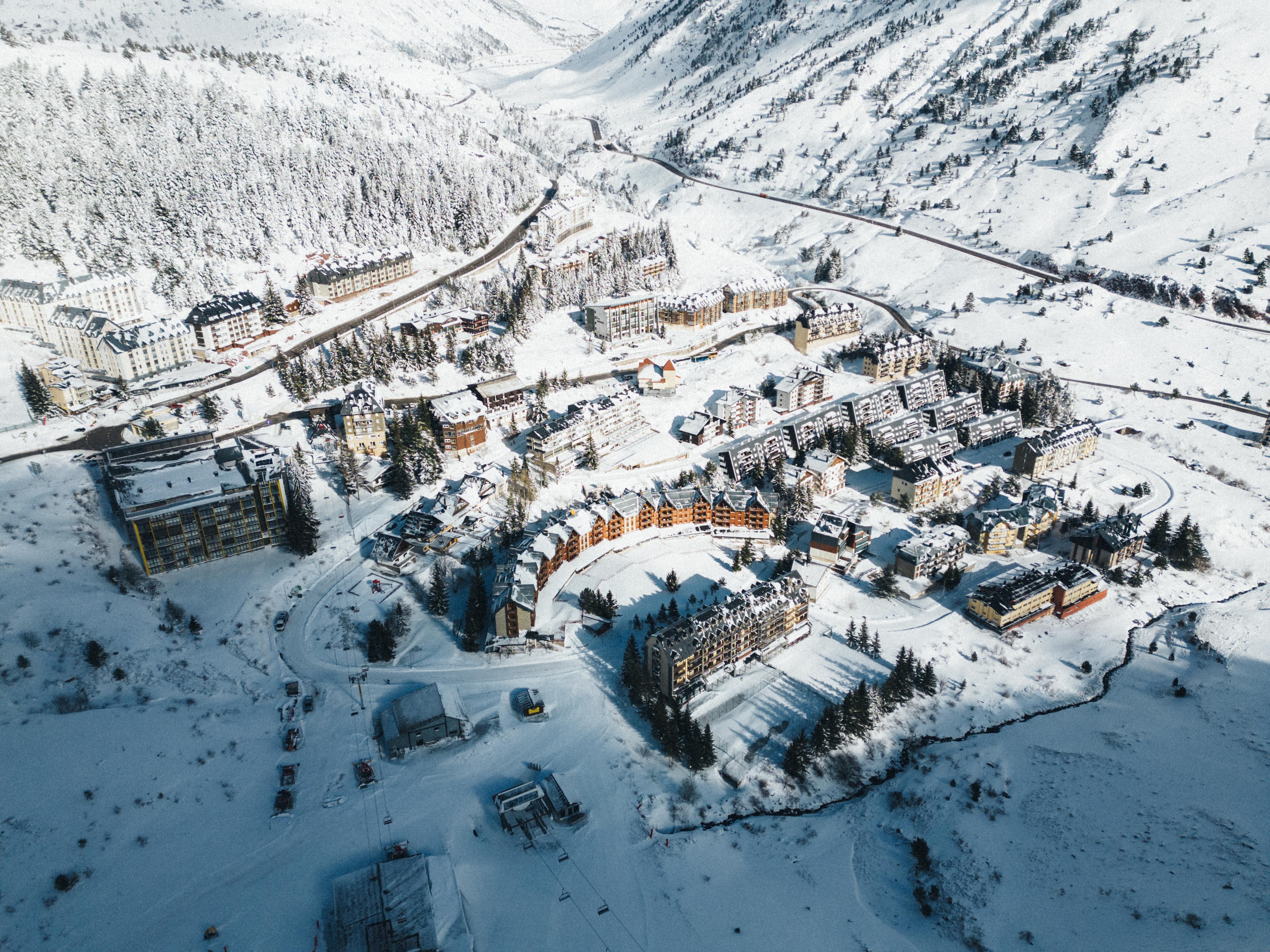 Vista de Candanchú este lunes a vista de dron