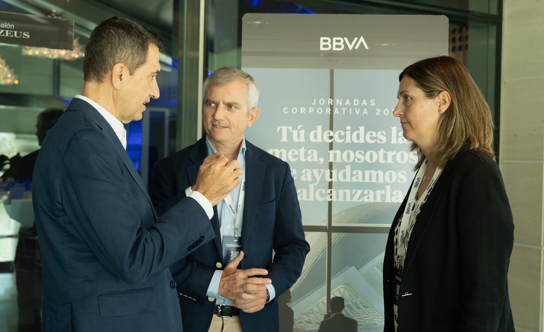 Rafael Domenech, responsable de Análisis Económico en BBVA Research, José García Casteleiro, responsable de Banca de Empresas e Instituciones de BBVA en España y Elena Alfaro, responsable en adopción de Inteligencia Artificial en BBVA