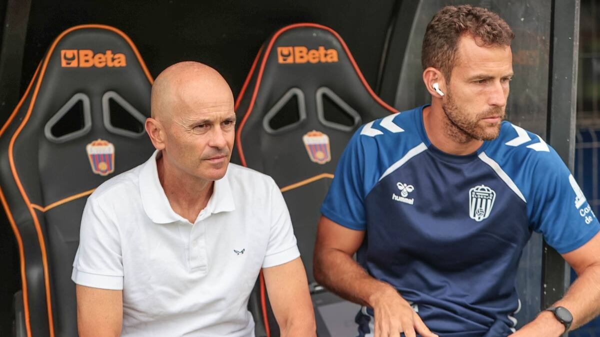 Javi Cabello, entrenador del Eldense, analiza la victoria ante el Sevilla Atlético