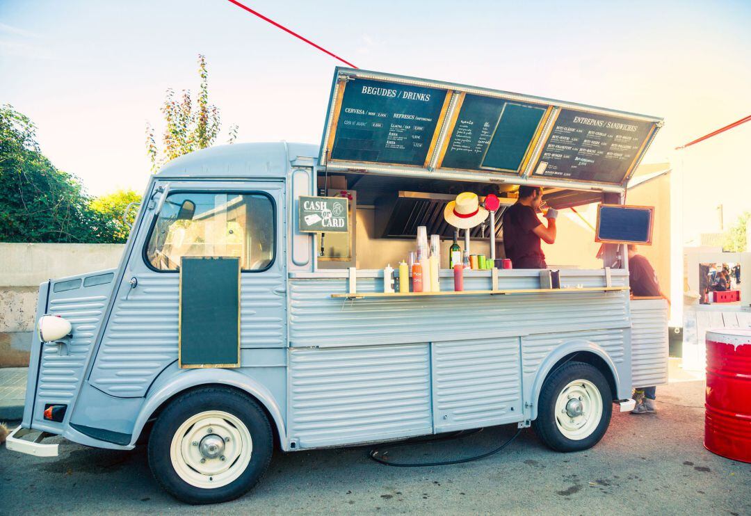 Fook truck. Camioneta adaptada para elaboración y venta de comida