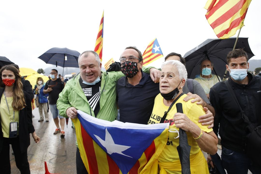 El exconsejero catalán Josep Rull saliendo de la cárcel tras el indulto. 