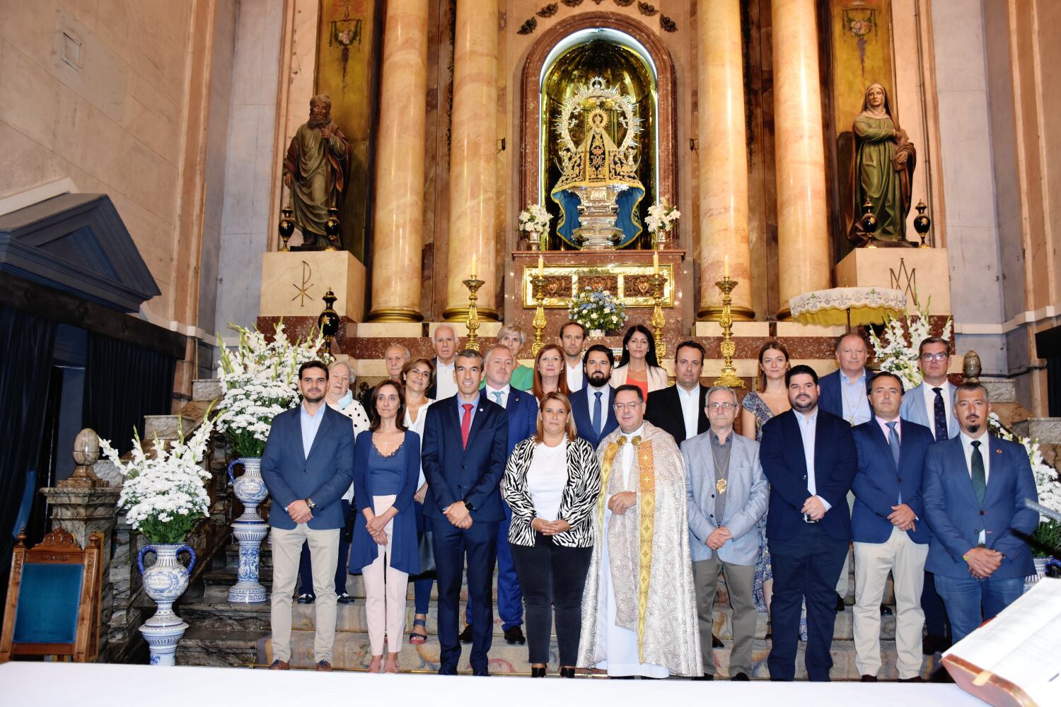 Ofrenda floral a la patrona