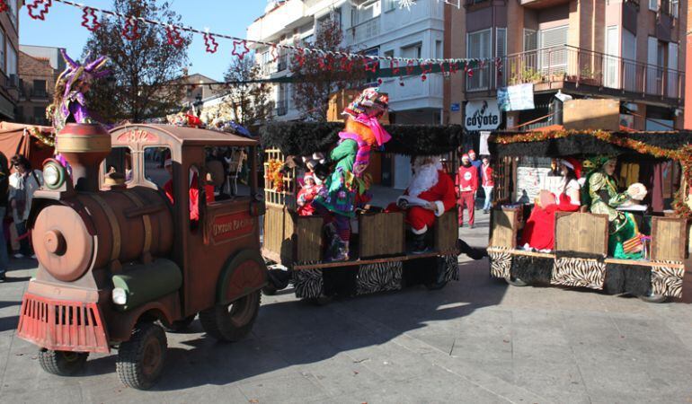 Imágen de mercadillo en Navidad en la Plaza de España fuenlabreña.