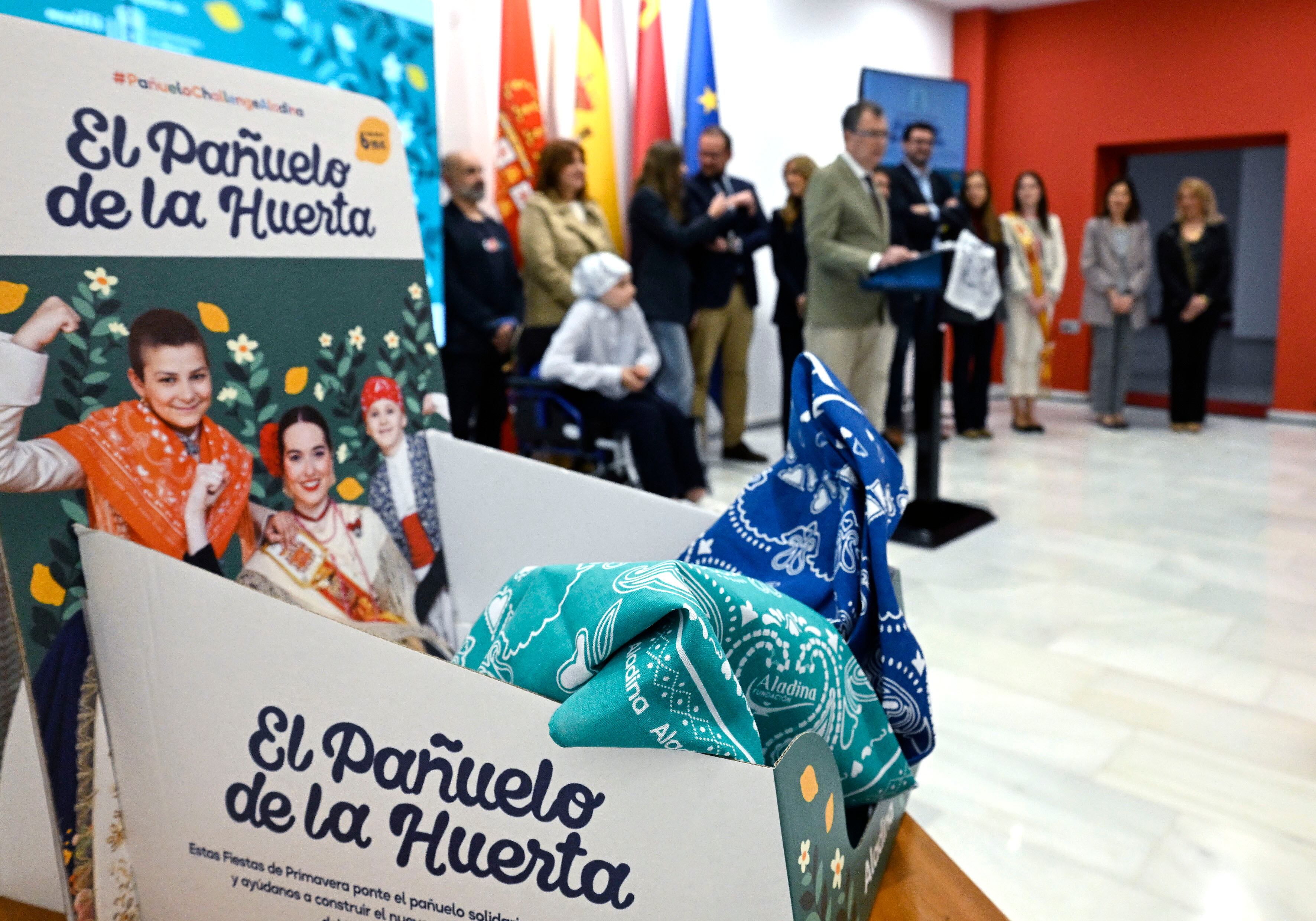 La campaña solidaria viene bajo el nombre &#039;El pañuelo de la Huerta&#039; y está impulsada por el Ayuntamiento de Murcia y la Fundación Aladina