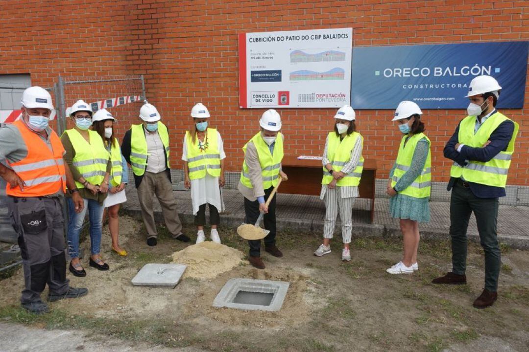 Momento de la colocación de la primera piedra