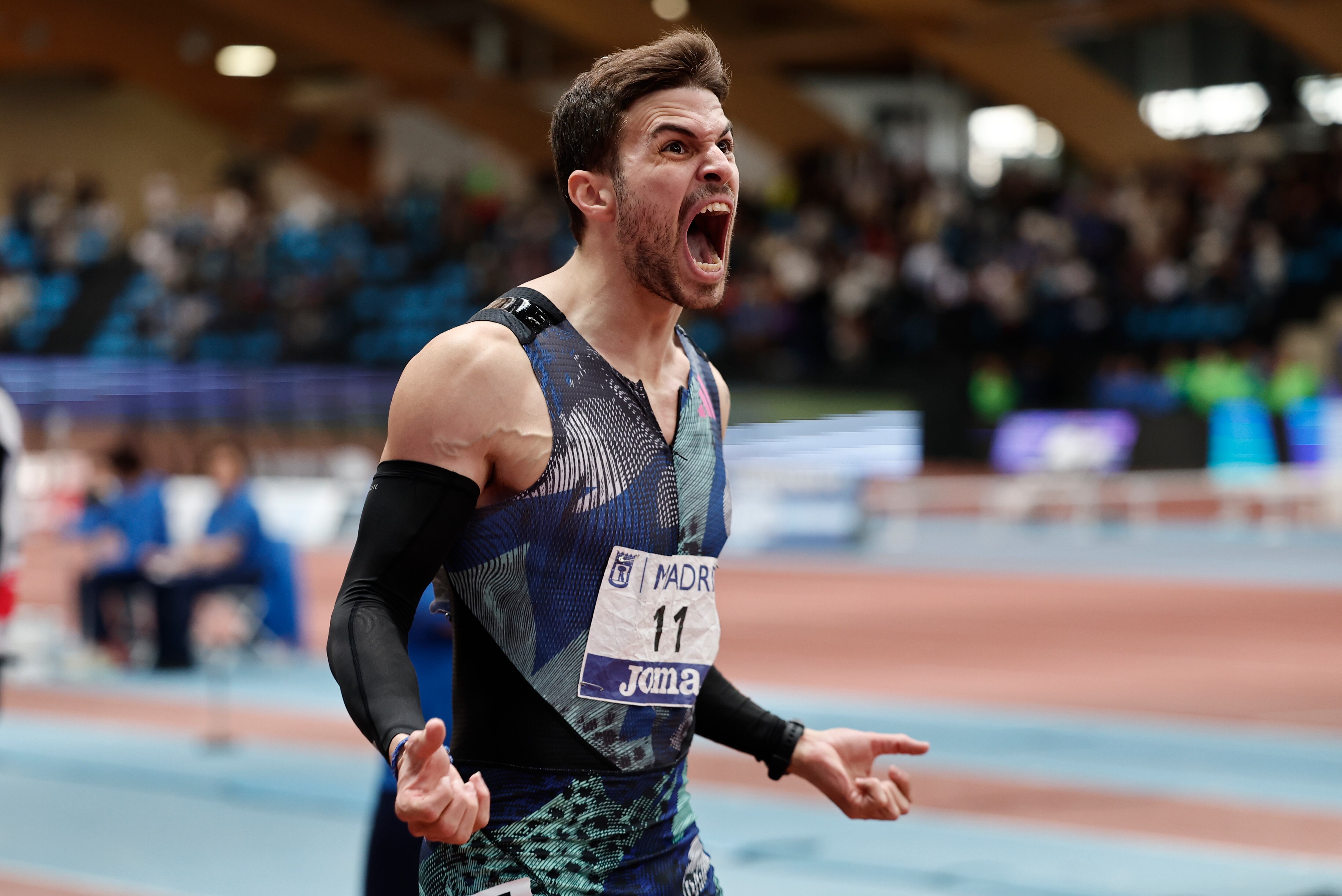 MADRID, 19/02/2023.- Oscar Husillos, campeón y nuevo récord de España en la final de 400 metros masculinos este domingo durante el Campeonato de España de atletismo en pista cubierta que se disputa en el polideportivo Gallur de Madrid (17-19 febrero).  EFE/ Sergio Pérez