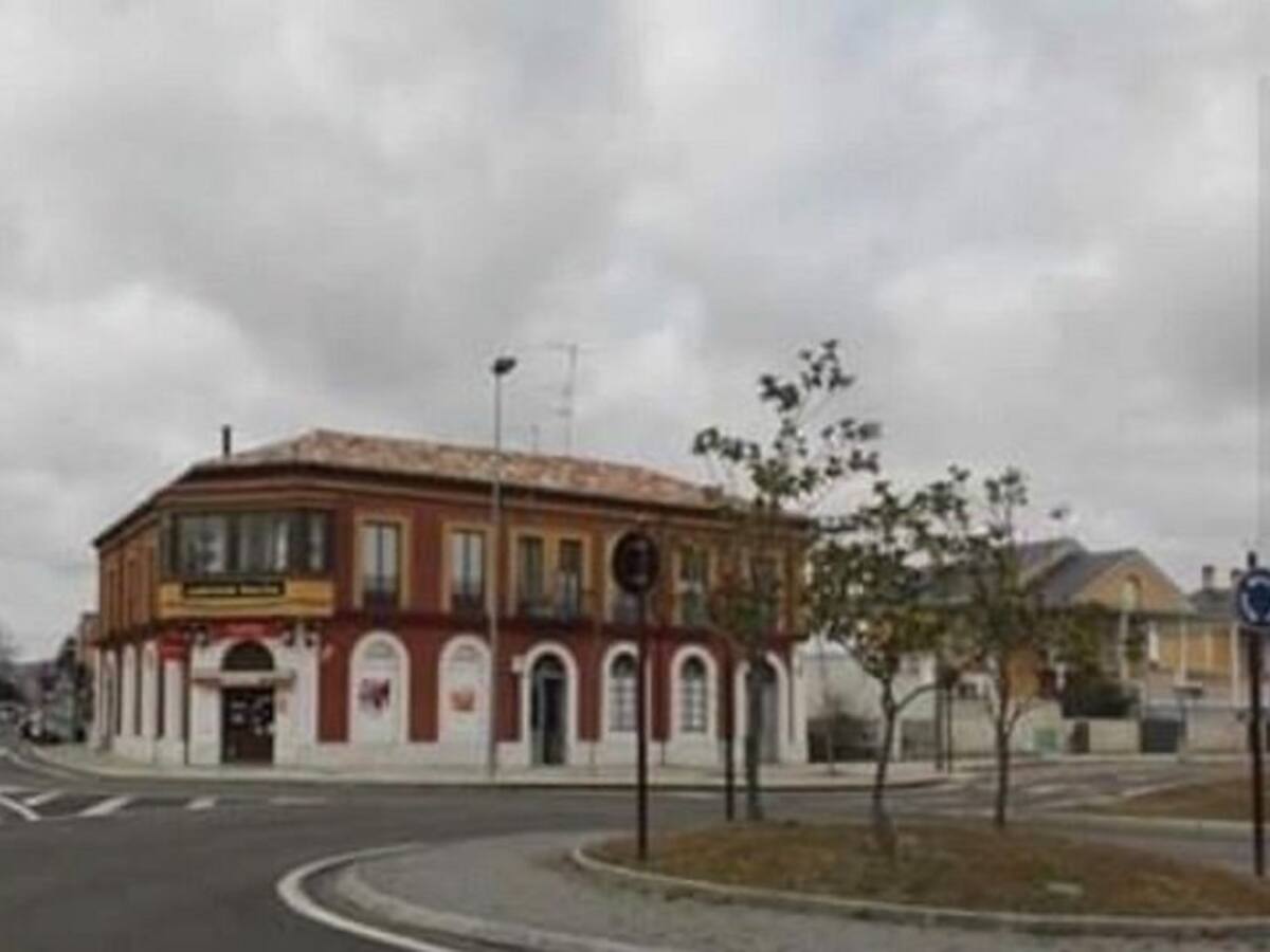 Allende el Río recoge firmas contra el cierre de la única tienda del barrio