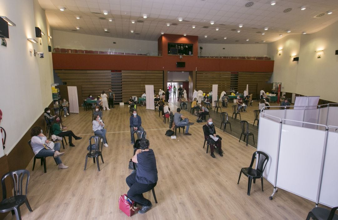 Vacunación masiva en el Museu Faller de Gandia