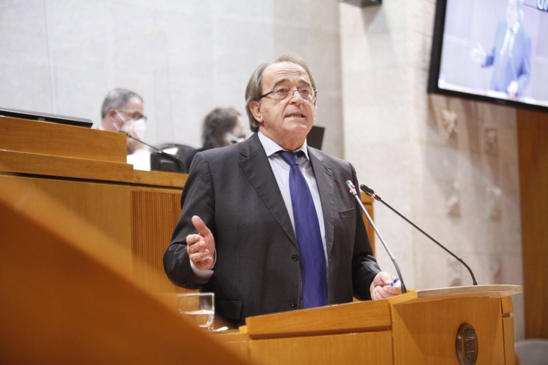 El consejero de Hacienda, Carlos Pérez Anadón, durante una intervención reciente en las Cortes de Aragón