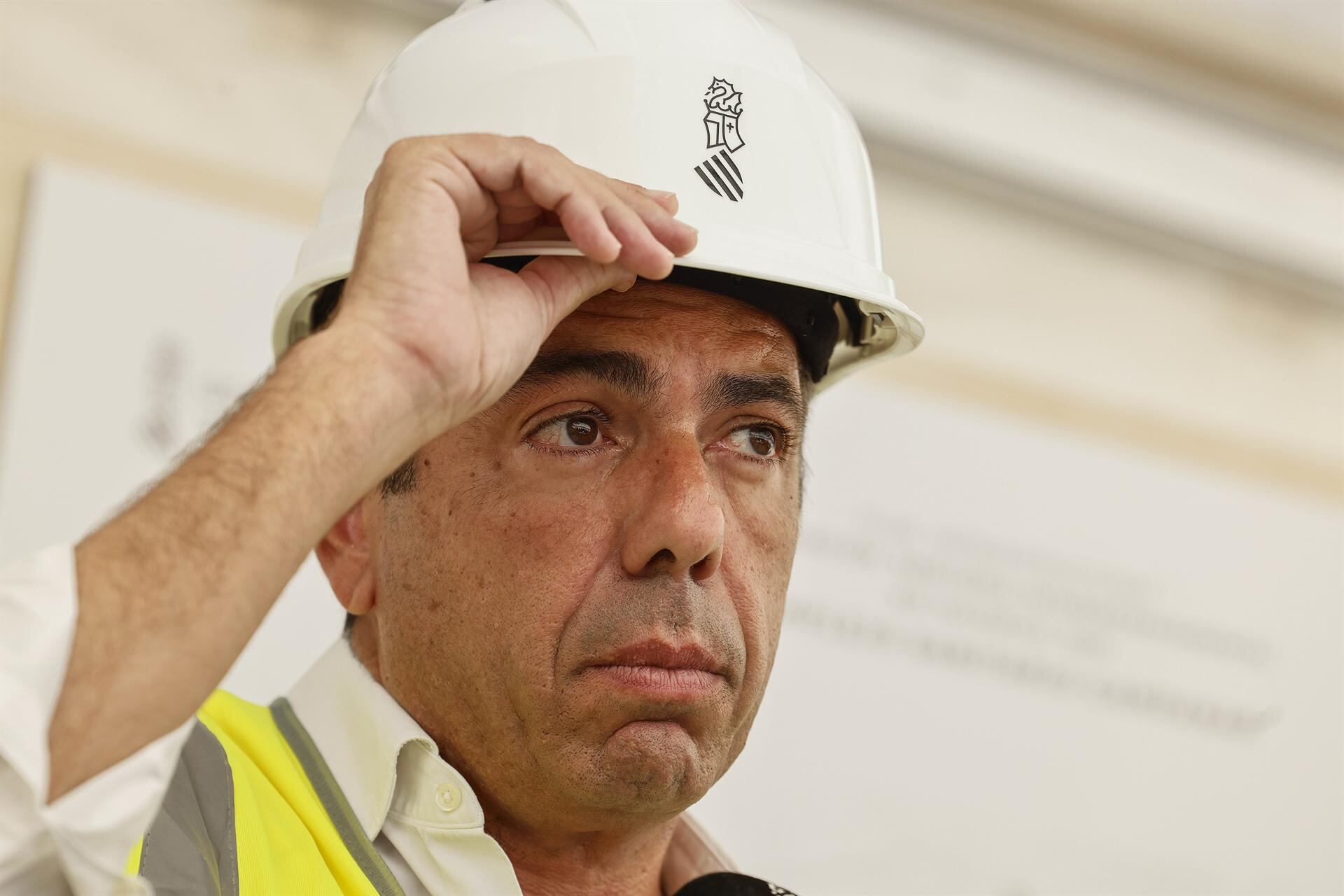 El president de la Generalitat, Carlos Mazón, visita las obras del complejo sanitario Campanar, a 27 de junio de 2025, en Valencia