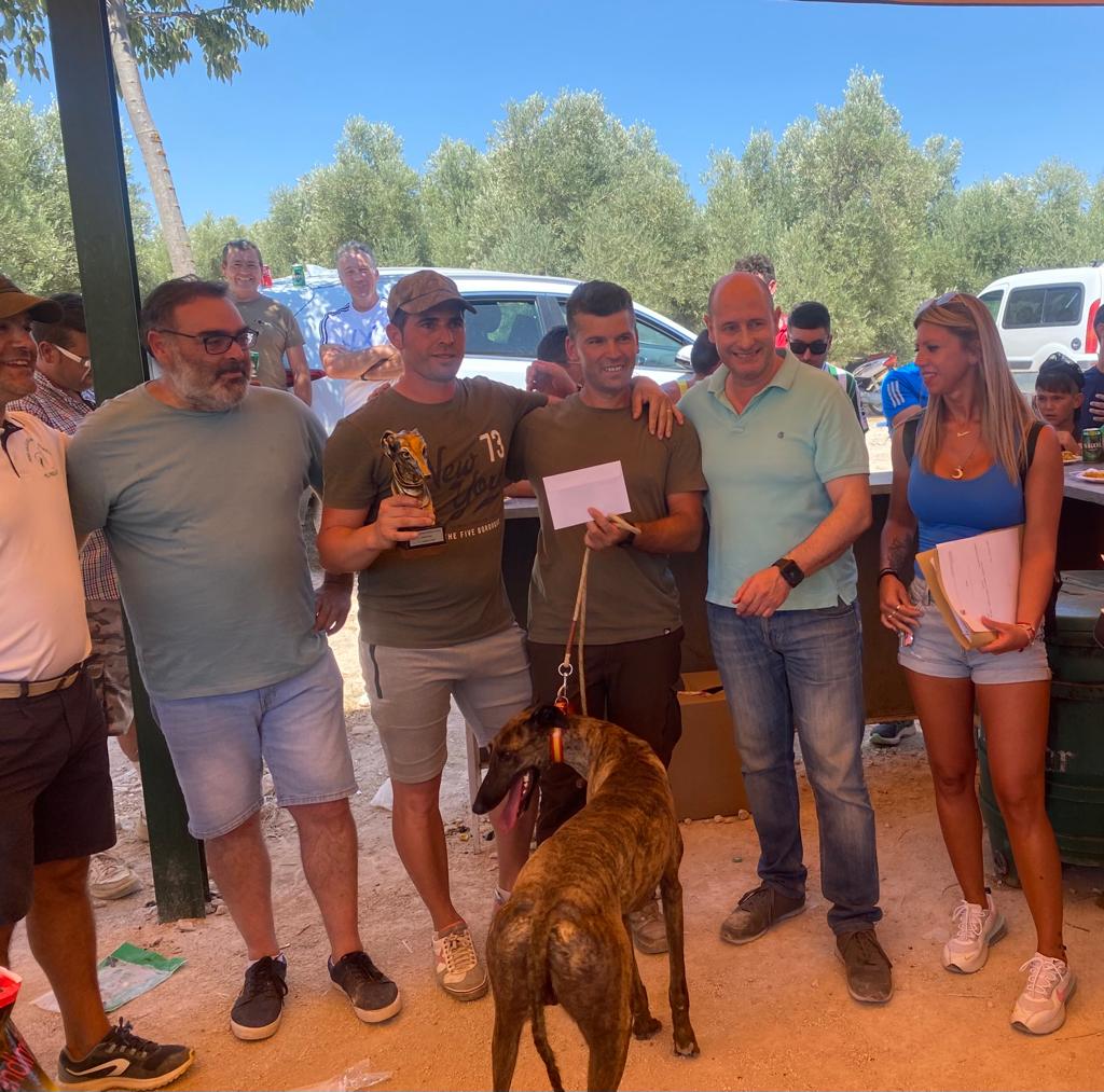 Entrega de premios con el concejal y diputado, José Luis Hidalgo, y la concejala de protección Animal, Inmaculada Ruiz