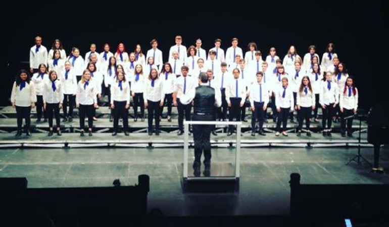 El Coro está formado por alumnos y ex alumnos del instituto Francisco Umbral de Ciempozuelos.