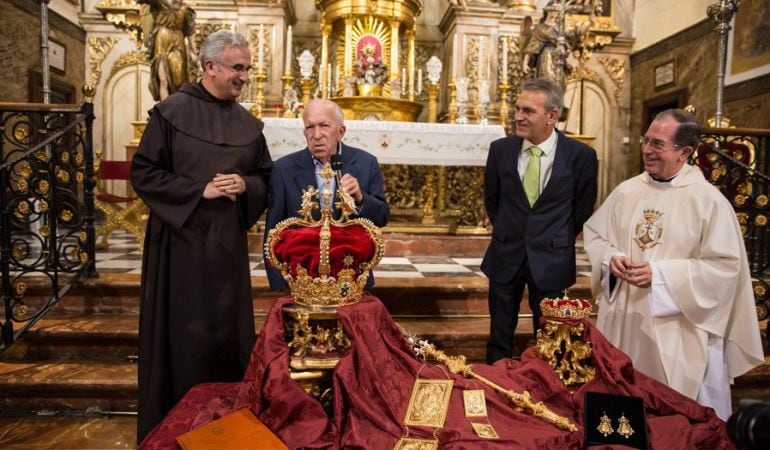 El orfebre Juan Borrero habla sobre las coronas que ha restaurado para la cita de este sábado